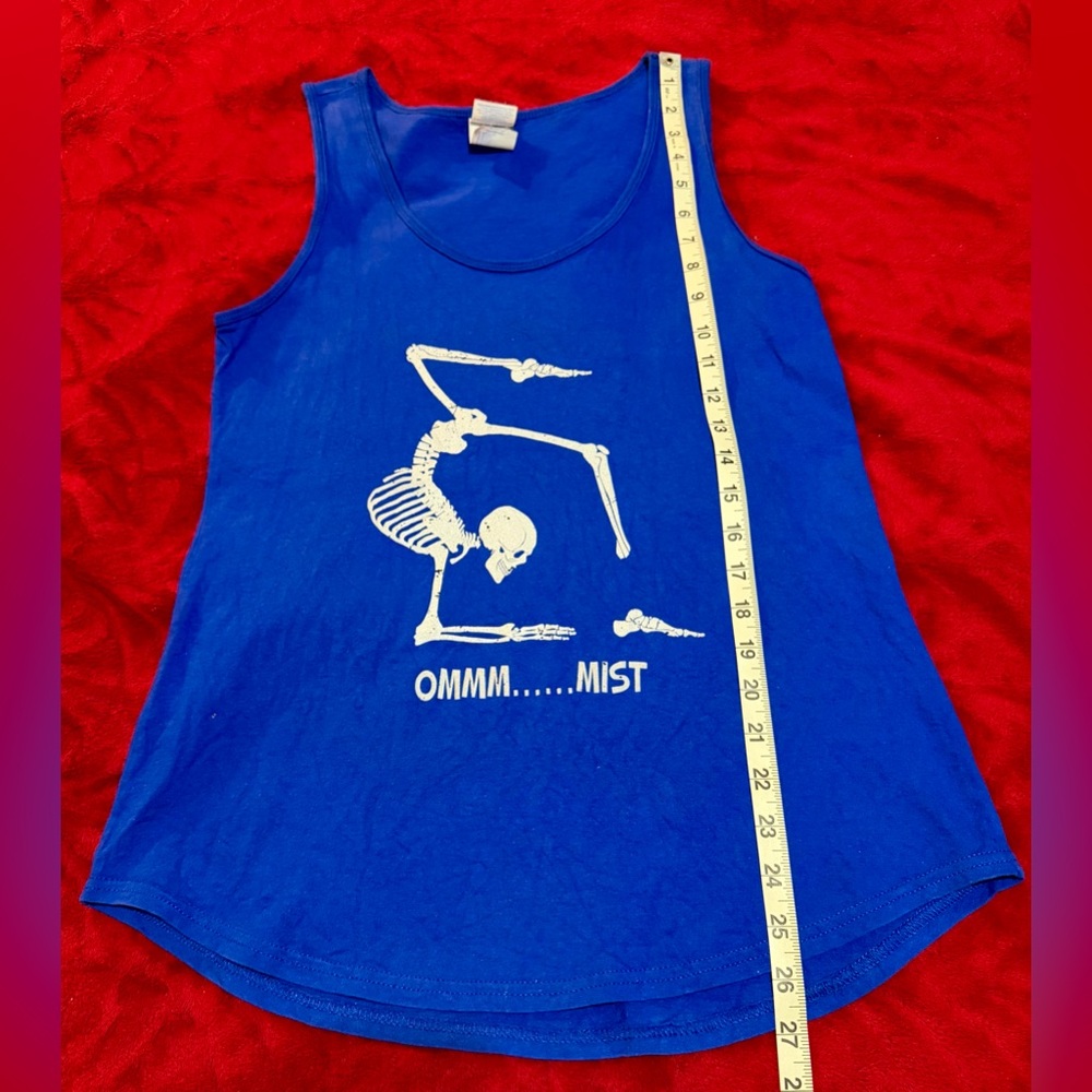 NWOT MEDIUM YOGA HUMOR TANK Isn’t it Humorous Beautiful Blue Soft Sizing in Pics